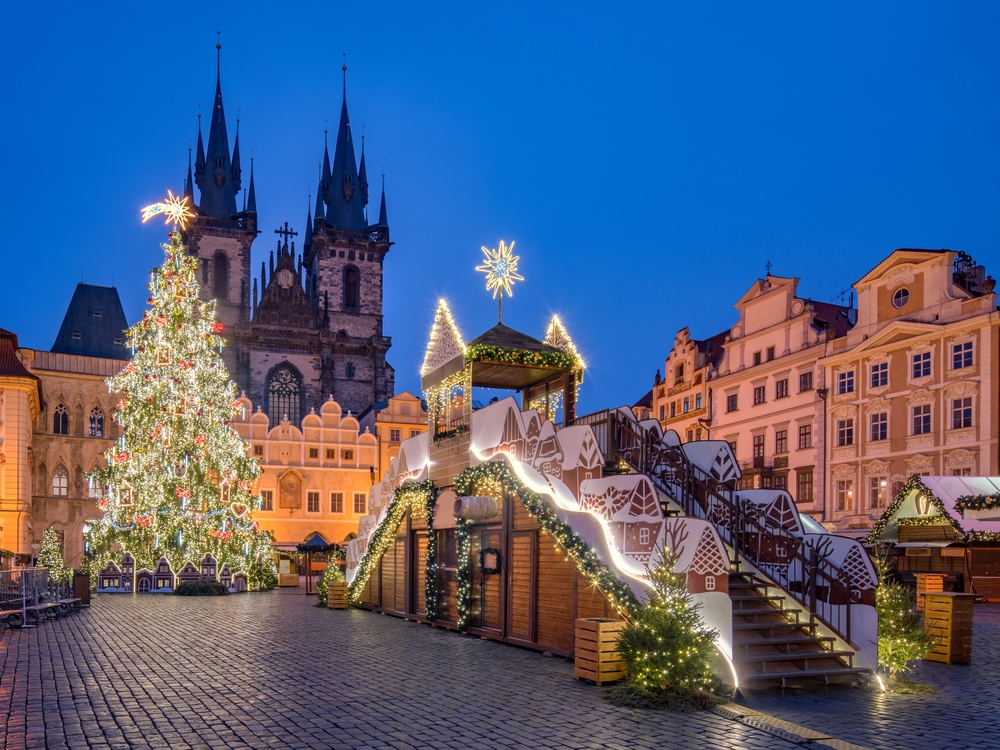 Jarmark bożonarodzeniowy na Rynku Staromiejskim w Pradze, Czechy © Shutterstock