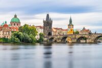 Most Karola o świcie w Pradze, Czechy © Shutterstock