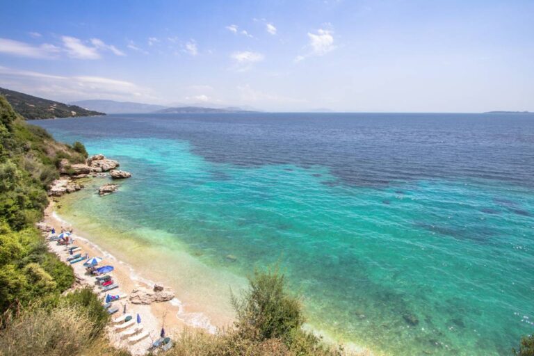 Słynna plaża Barbati na wyspie Korfu, Grecja © Shutterstock